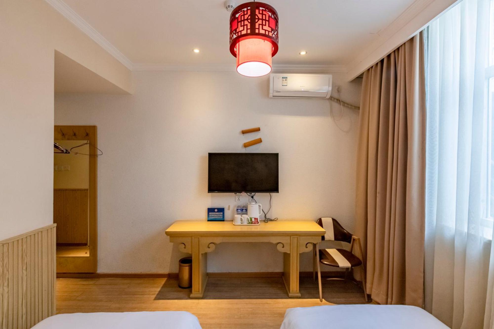 Happy Dragon Alley Hotel-In The City Center With Big Window&Free Coffe, Fluent English Speaking,Tourist Attractions Ticket Service&Food Recommendation,Near Tian Anmen Forbiddencity,Near Lama Temple,Easy To Walk To Nanluoalley&Shichahai Beijing Exterior photo